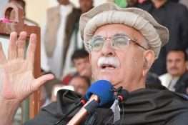 محمود اچکزئی کا اپوزیشن لیڈر کے عہدے سے مستعفی ہونے سے انکار