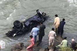 وادی نیلم میں اسکول جانے والے بچوں کی گاڑی دریائے نیلم میں جاگری، 4 بچے جاں بحق