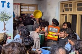 پشاور میں نجی اسکول کی چھت گر گئی، 21 بچے اور ایک ٹیچر جاں بحق، درجنوں زخمی